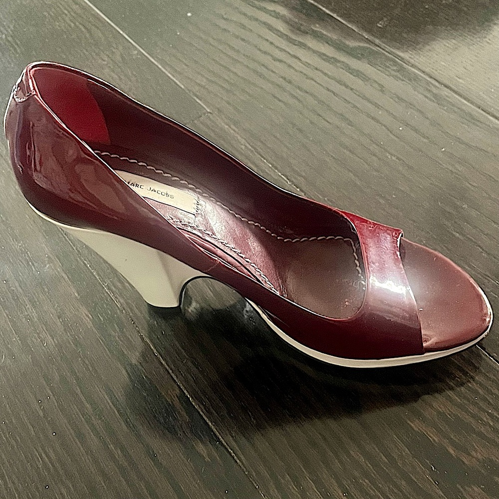 Marc Jacobs Patent Leather Peep-Toe Platform Wedge Heels / Shoes - Picture 15 of 16